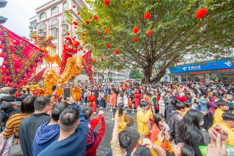 春节活动精彩多多 市民游客欢乐在肇过大年